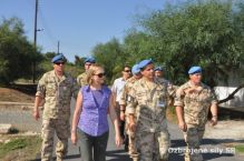 Nvteva hlavnej predstaviteky mierovch sl na Cypre (UNFICYP) a nelnka tbu Velitestva UNFICYP v  Sektore 4